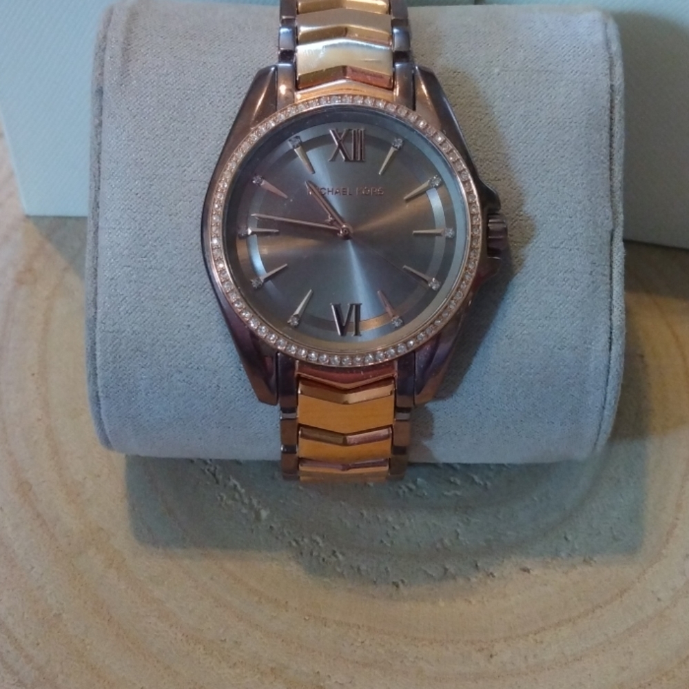 Watch - Picture 2 of 5